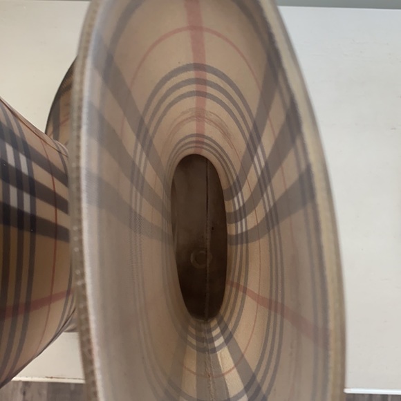 Authentic Burberry Rain Boots - size 8 - Picture 8 of 8